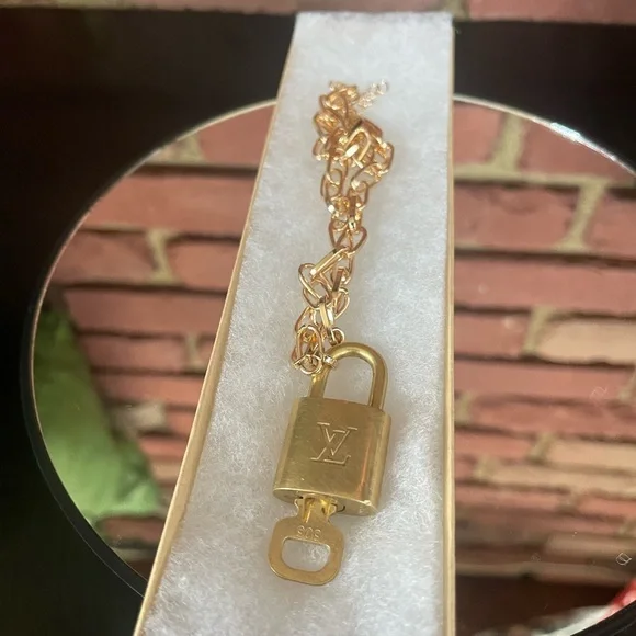 🔥Authentic:🔥Louis 🔥Vuitton lock & key # 305 🔐 - Picture 3 of 3